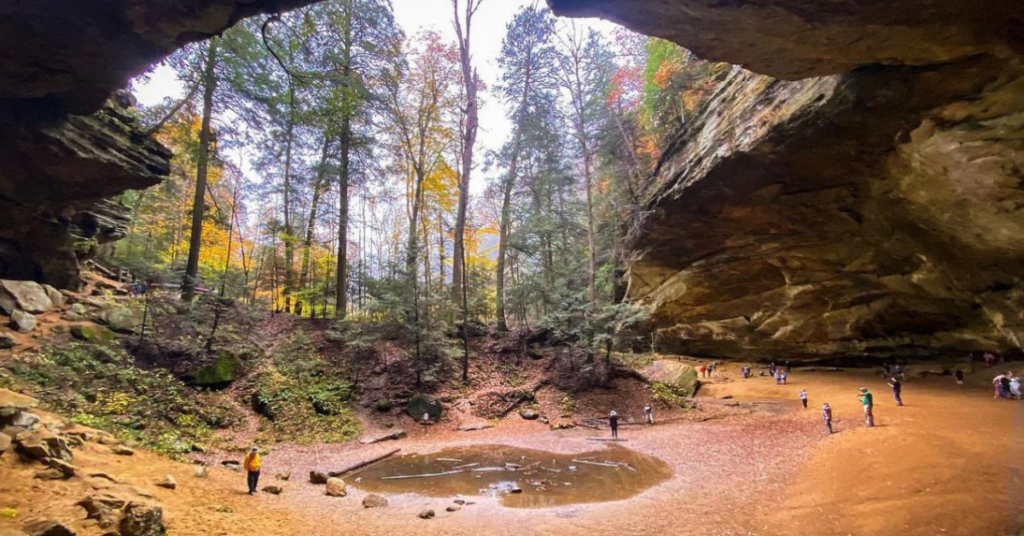 hocking hills itinerary scenic view cabin forest